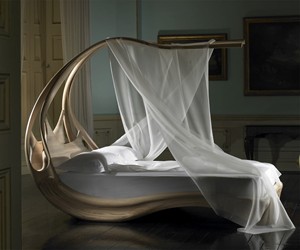 Enignum Wooden Canopy Bed