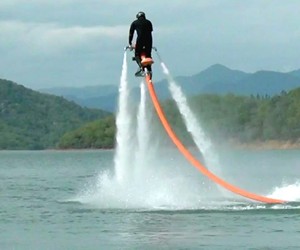 Jetovator Water-Propelled Stunt Bike 
