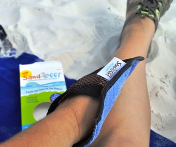 Sand-Off! Sand-Removing Beach Mitt Sand-Off! Sand-Removing Beach Mitt