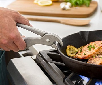 Pizza Pan & Skillet Gripper Pizza Pan & Skillet Gripper