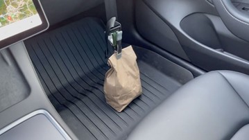 BAGO - Glovebox Clip to Keep Bags Upright in the Car BAGO - Glovebox Clip to Keep Bags Upright in the Car