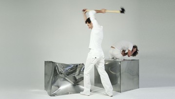 Do Hit Chair - DIY Sledgehammer Seating Do Hit Chair - DIY Sledgehammer Seating
