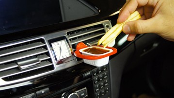 Saucemoto In-Car Dip Clip Saucemoto In-Car Dip Clip