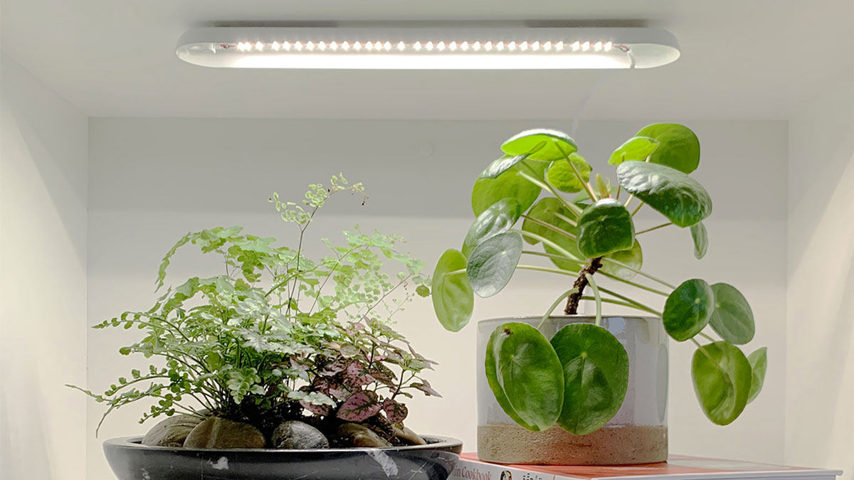 Smart Growbar Mountable LED Grow Light Smart Growbar Mountable LED Grow Light
