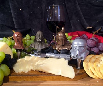 Star Wars Wine Stoppers & Lightsaber Cheese Knives Star Wars Wine Stoppers & Lightsaber Cheese Knives