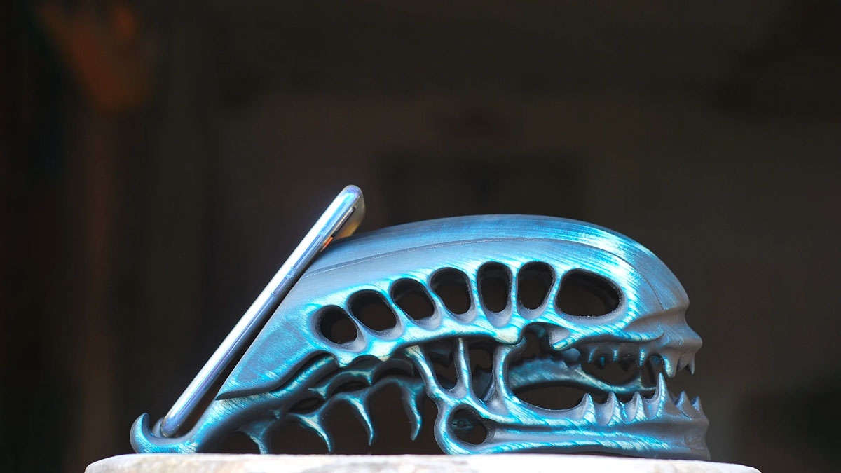 Wooden Alien Skull Phone Stand Wooden Alien Skull Phone Stand
