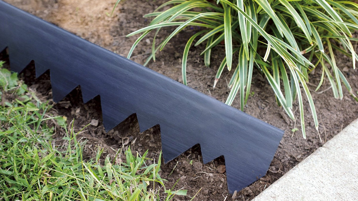 LandShark Pound-In Landscape Edging