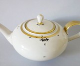 Evelyn Bracklow Ants Dinnerware