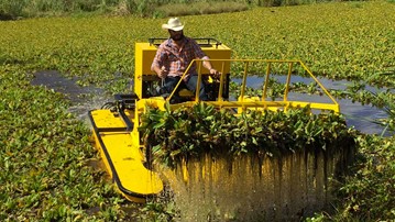 Weedoo TC 3000 Series Aquatic Harvester Weedoo TC 3000 Series Aquatic Harvester