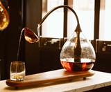 Pours Bowing, Auto-Pouring Decanter