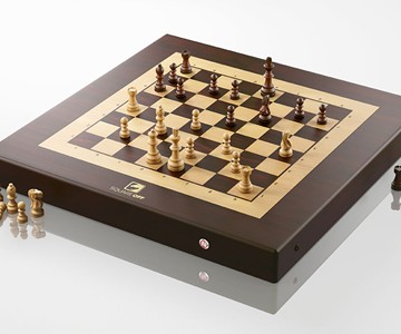 Square Off Chess Set - Play Remote or AI Opponents Square Off Chess Set - Play Remote or AI Opponents