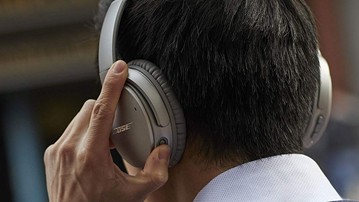Bose Quiet Comfort 35 Noise-Cancelling Headphones Bose Quiet Comfort 35 Noise-Cancelling Headphones