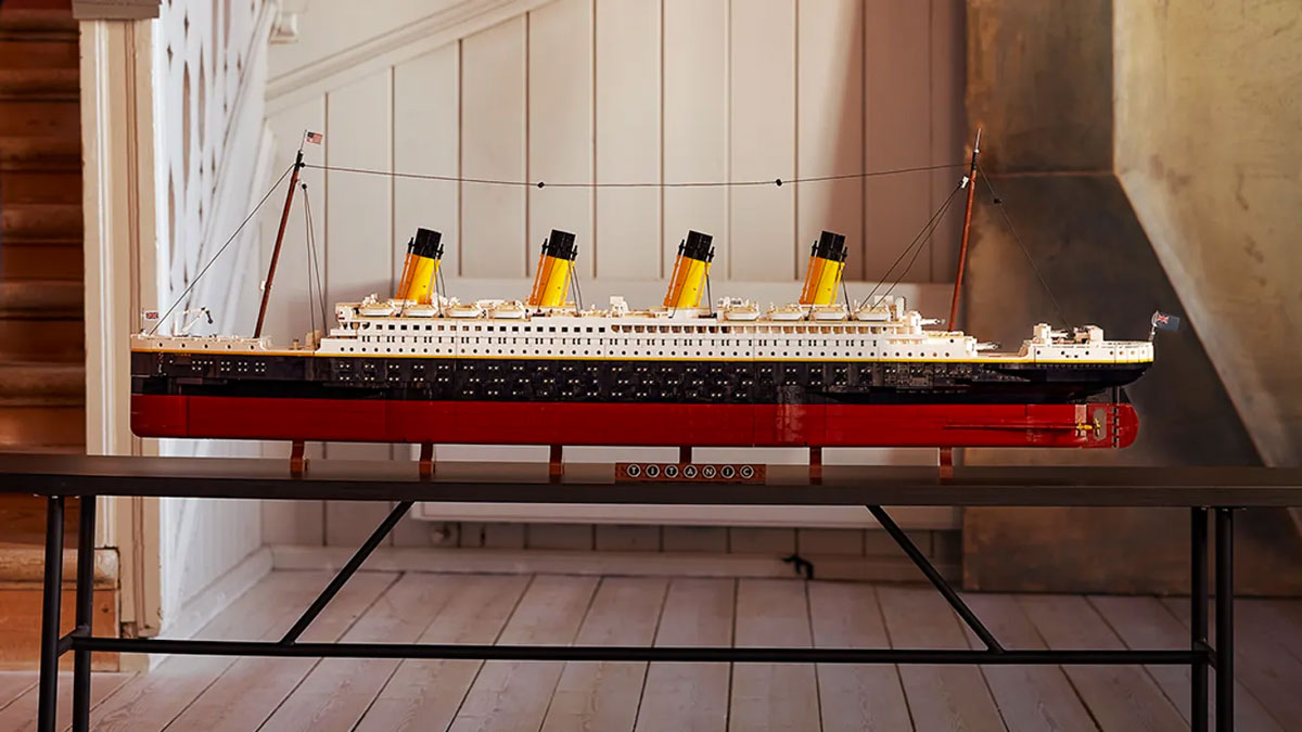 9,090-Piece LEGO Titanic 9,090-Piece LEGO Titanic