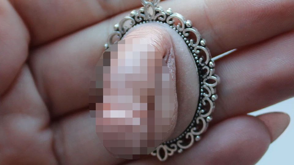 Musch Musch Jewelry - Your Privates on a Pendant (NSFW) Musch Musch Jewelry - Your Privates on a Pendant (NSFW)