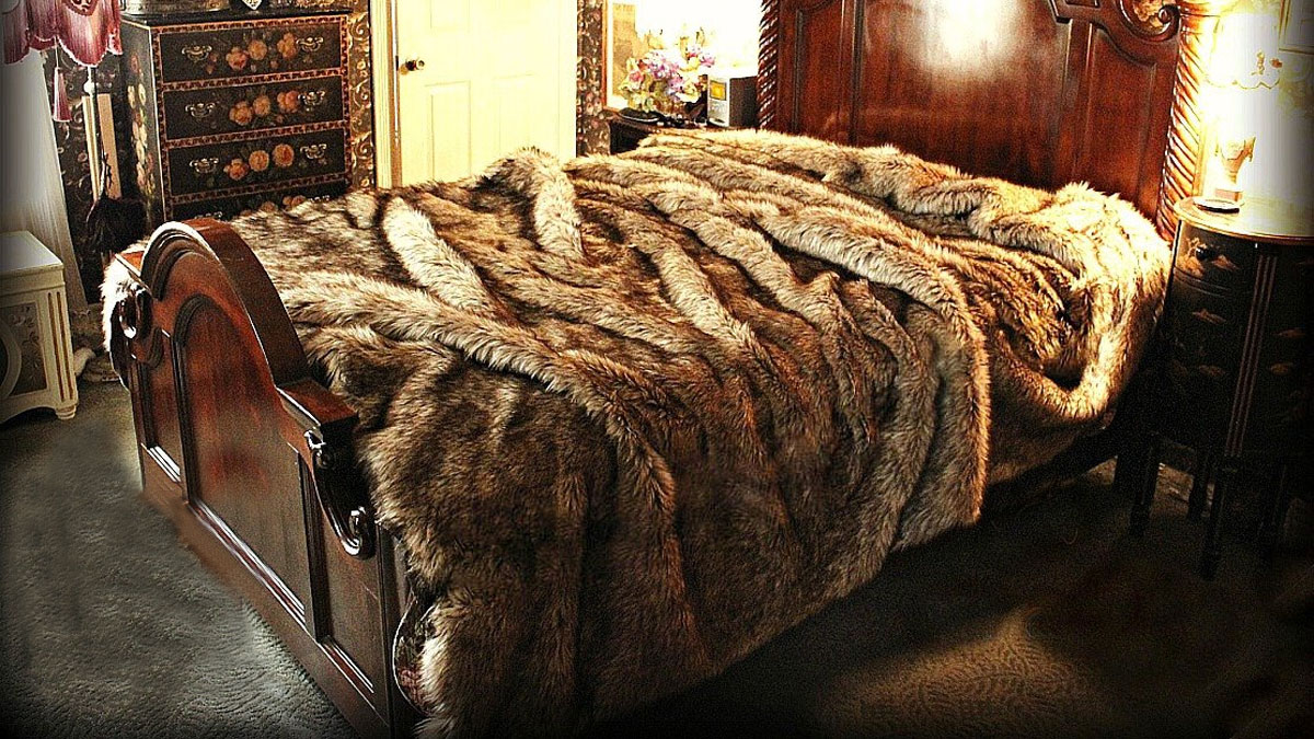 Faux Wolf Fur Bedspread Faux Wolf Fur Bedspread