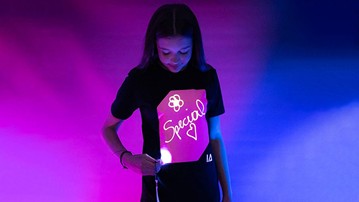 Interactive Glow in The Dark T-Shirt Interactive Glow in The Dark T-Shirt