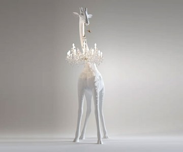 Life-Size Baby Giraffe Holding a Chandelier Light Life-Size Baby Giraffe Holding a Chandelier Light