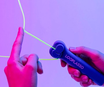 Loop Lasso Glow-in-the-Dark String Shooter Loop Lasso Glow-in-the-Dark String Shooter