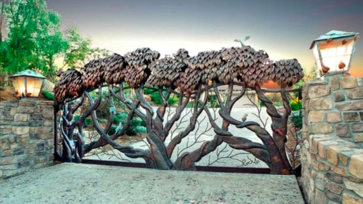 Handcrafted Metal Tree Driveway & Side Gates Handcrafted Metal Tree Driveway & Side Gates