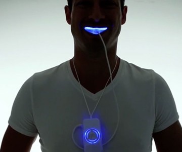 GLO Brilliant Teeth Whitening Device GLO Brilliant Teeth Whitening Device