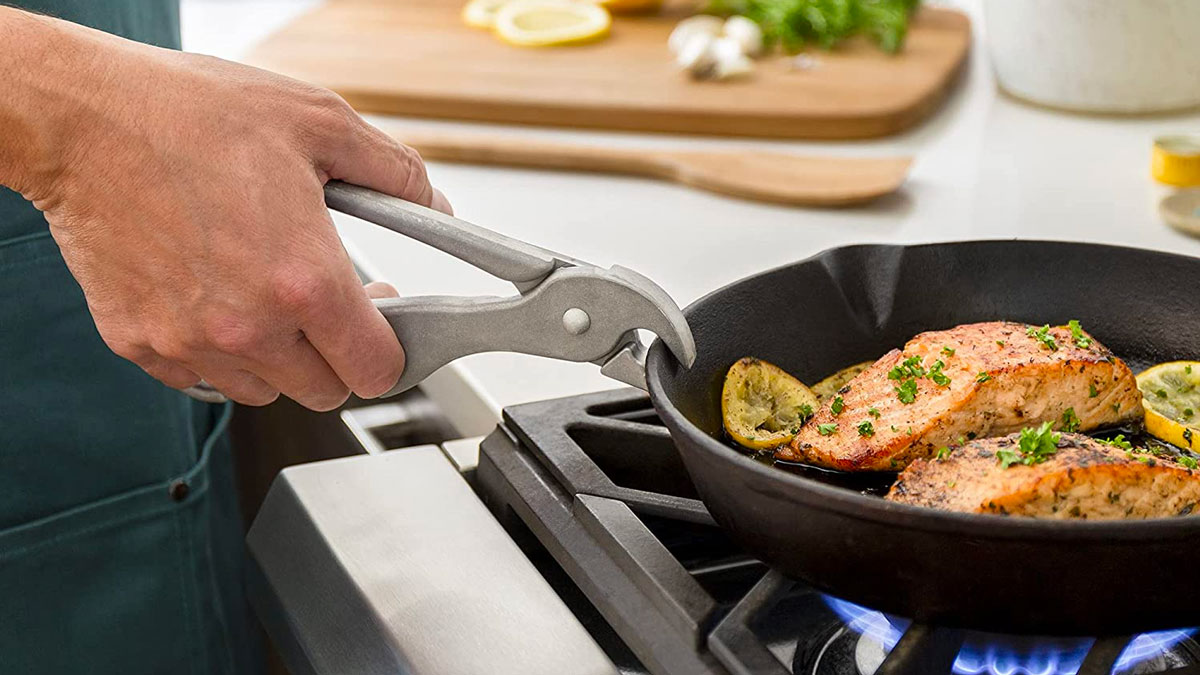 Pizza Pan & Skillet Gripper Pizza Pan & Skillet Gripper
