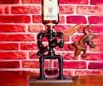 Lightsaber-Wielding Lamp & Liquor Dispenser Lightsaber-Wielding Lamp & Liquor Dispenser