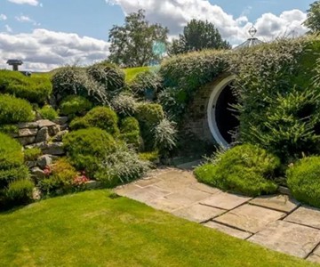 Underhill Home - Luxury Hobbit-Hole Underhill Home - Luxury Hobbit-Hole