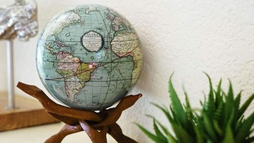 MOVA Sun-and-Earth-Powered Globes