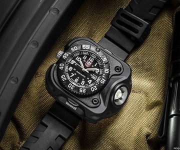 SureFire Luminox WristLight Watch & Flashlight SureFire Luminox WristLight Watch & Flashlight
