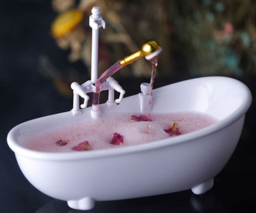 Bathtub Cocktail Glass with Working Sprayer