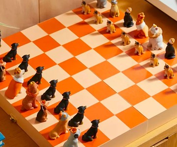 Dogs vs. Cats Chess Set