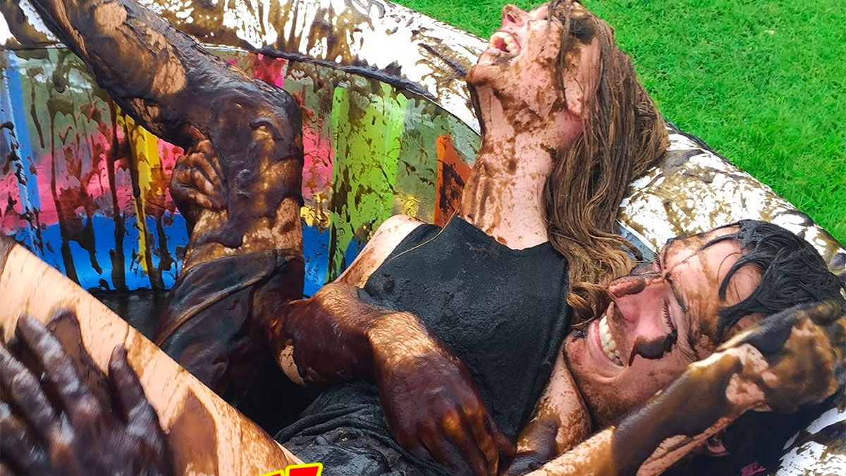 Instant Mud - Mud Wrestling, Pie & Balloon Mix Instant Mud - Mud Wrestling, Pie & Balloon Mix