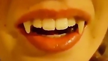 Retractable Vampire Fangs