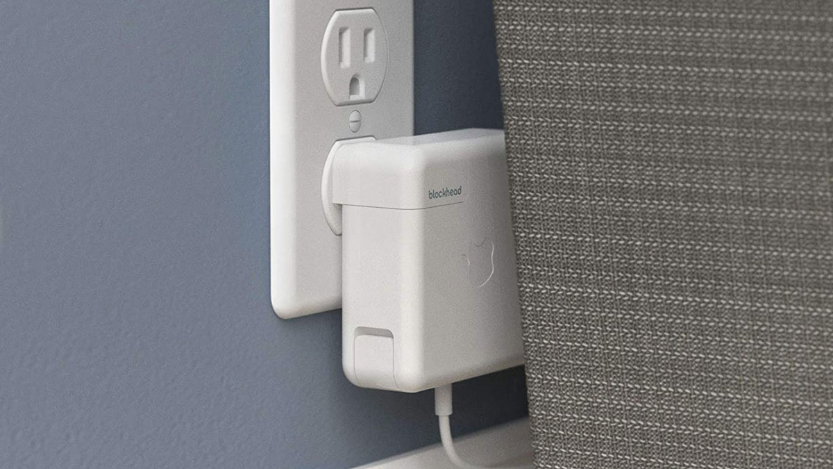 Blockhead Side-Facing Apple Plug