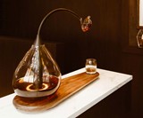 Pours Bowing, Auto-Pouring Decanter