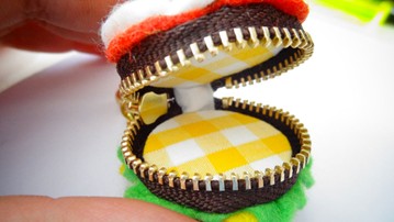 Felt Hamburger-Shaped Macaron Coin Purse Felt Hamburger-Shaped Macaron Coin Purse