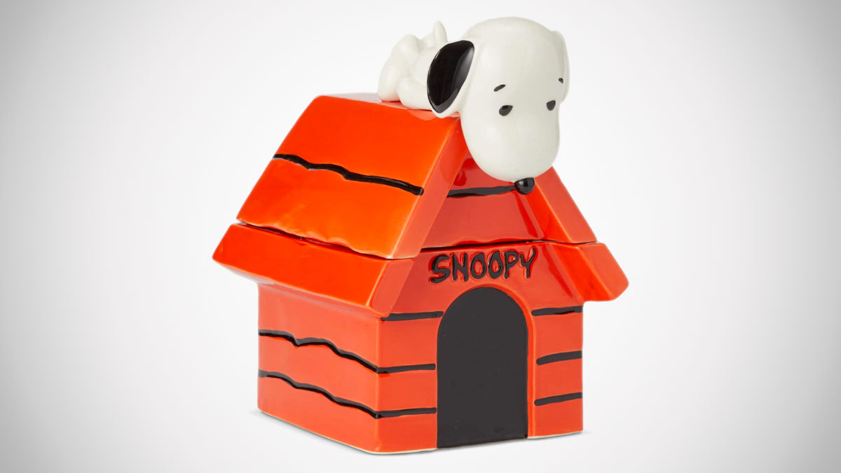Peanuts Snoopy on Dog House Cookie Jar Peanuts Snoopy on Dog House Cookie Jar