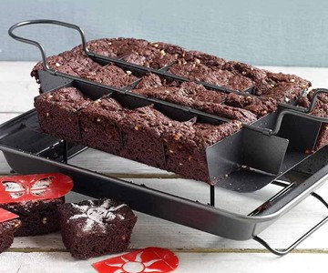 Kingrol Brownie Pan with Built-In Slicer & Rack Kingrol Brownie Pan with Built-In Slicer & Rack