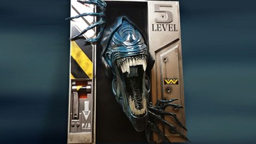 Life-Size Alien Queen Wall Sculpture Life-Size Alien Queen Wall Sculpture