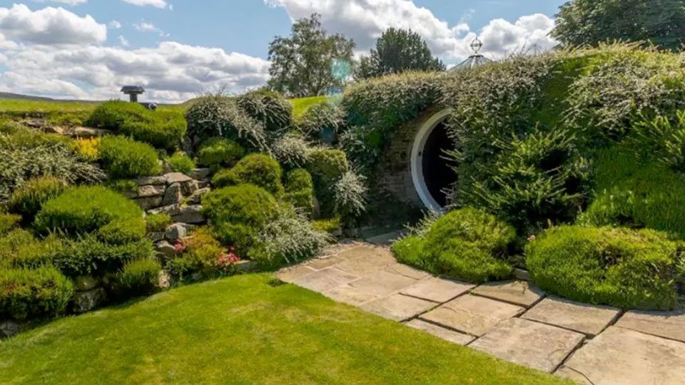 Underhill Home - Luxury Hobbit-Hole Underhill Home - Luxury Hobbit-Hole