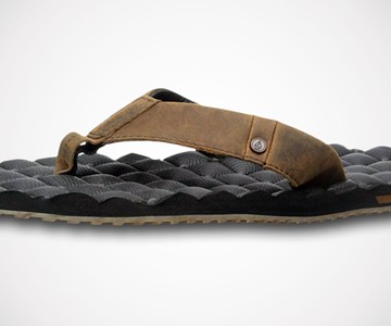 Volcom Men's Recliner Leather Flip-Flops