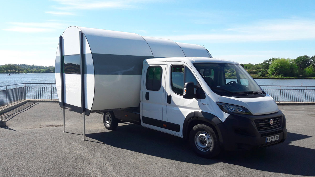 Beauer 3XC Electro-Telescopic Truck Camper