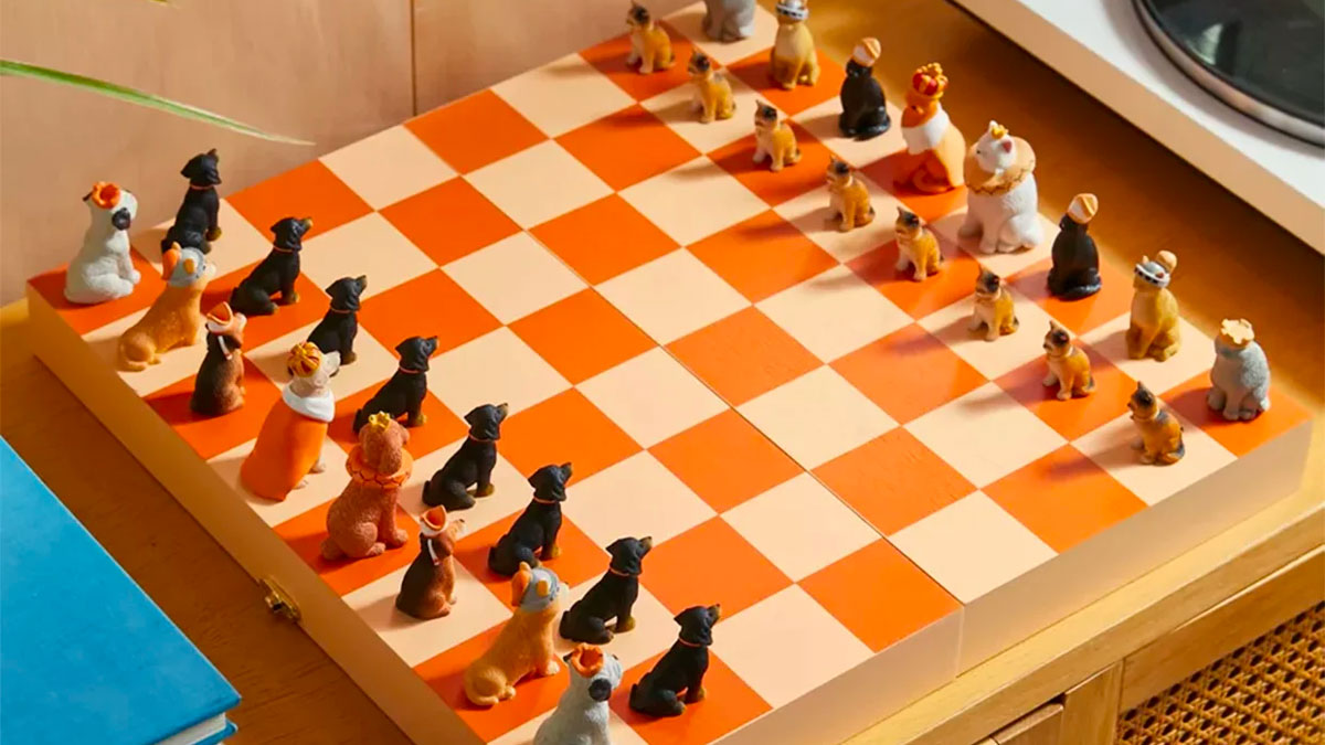Dogs vs. Cats Chess Set