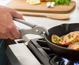 Pizza Pan & Skillet Gripper