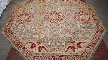 Antique Indian Hand-Knotted Wool Octagon Rug Antique Indian Hand-Knotted Wool Octagon Rug