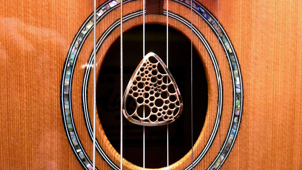 Hringpoki Guitar Pick Hringpoki Guitar Pick