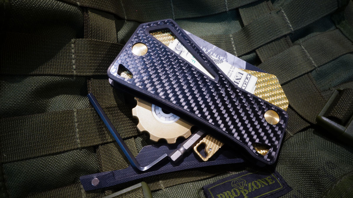 Arceo Wallet & Magnetic Carry System Arceo Wallet & Magnetic Carry System