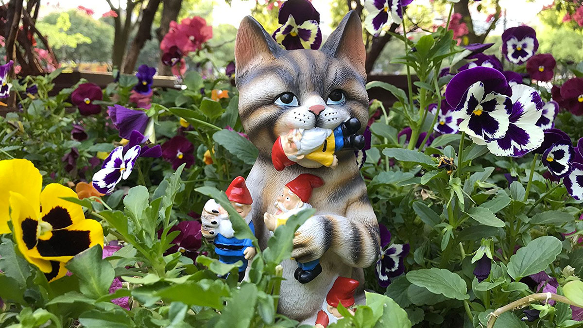 Cat Eating the Garden Gnomes Statue Cat Eating the Garden Gnomes Statue