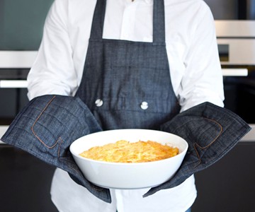 Royal VKB Apron with Built-in Oven Gloves